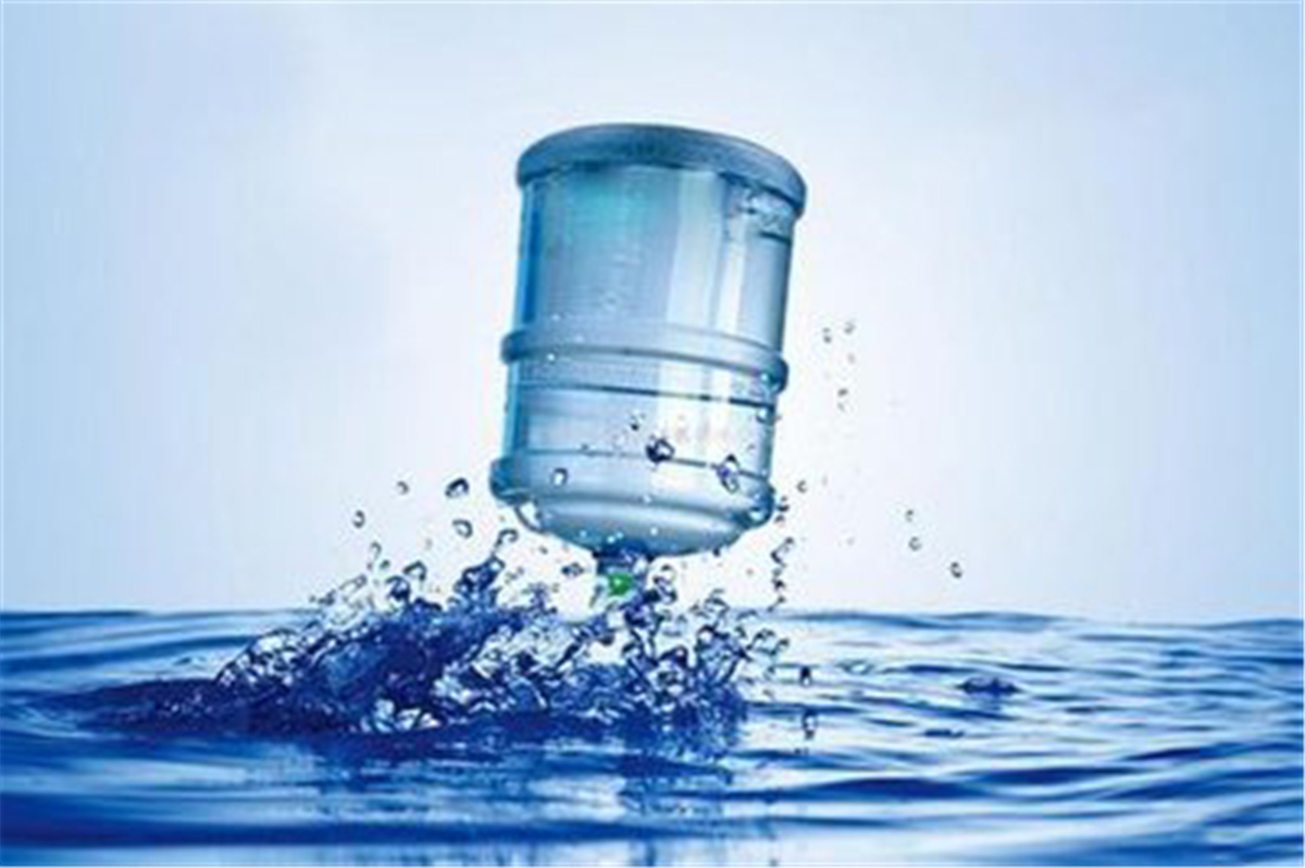 桶装水易滋生细菌,小科有妙招